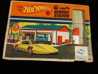 Vintage Rare 1967 Hot Wheels Pop Up Service Station With Redline Car