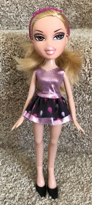 Vintage Bratz Doll CLOE in Bratz Doll Blonde Hair Hazel Eyes Redressed EUC 2