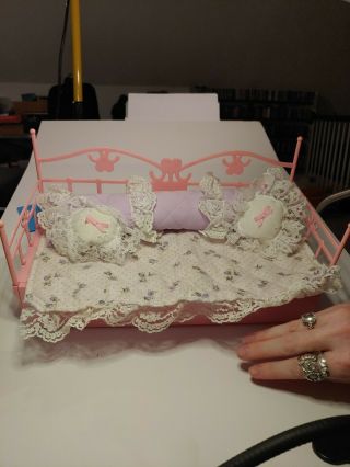 Vintage 1989 Totsy Doll Daybed Sofa
