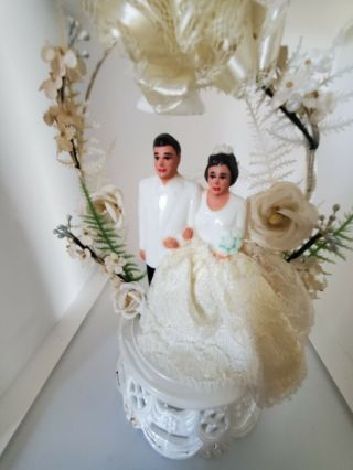 VINTAGE CHALKWARE WEDDING CAKE TOPPER BRIDE AND GROOM WITH FLOWERS 2