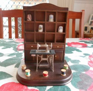 Rare Vintage Enesco Musical Thimble Display Hutch Stand With 4 X Thimbles