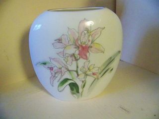 Vintage Japan White Flower Vase Pink Daffodils Iris China 7 " Tall X 7 " Wide 2.  5 " Th