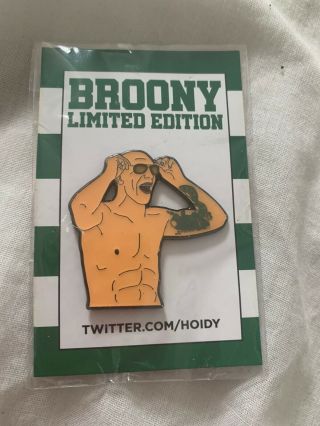 Rare Gold Glasses Broony Hoidy Celtic Pin Badge In