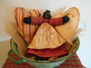 Primitive Grungy Folk Doll With Hearts Cupboard Tucks/bowl Fillers