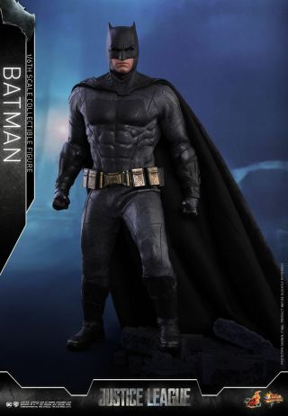 Hot Toys Mms455 Justice League 1/6 Scale Batman Collectible Figure