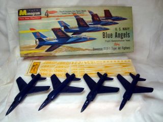 Vintage & Rare Monogram 1958 Kit U.  S.  Navy Blue Angels Team With Unique Stand
