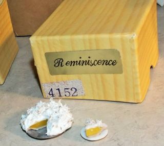 Vintage Reminiscence Lemon Meringue Pie With Slice Mib Dollhouse Miniature Acces