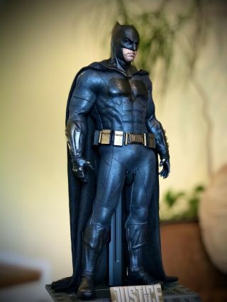 Hot Toys 1/6 Scale MMS 455 Justice League Batman Normal Version [Pre Owned] 2