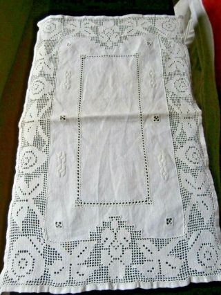 Vintage Off White Linen With Embroidery & Filet Lace Table Mat/runner 17 " X 11 "