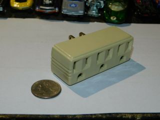 Eagle Power Splitter Outlet 3 - In - 1 Outlet Adapter Triple Tap 15a Vintage Ivory