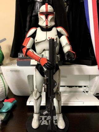 Sideshow Star Wars 1/6 Republic Clone Captain (red) In Phase I Armor