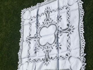 A Pretty White Linen And Lace Tablecloth Approx 32”square.  Vintage