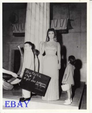 Elizabeth Taylor W/her Kids Cleopatra Test Shot Rare Photo