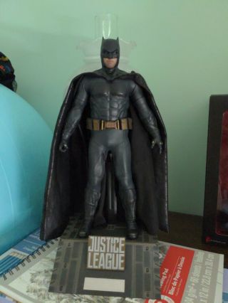 Hot Toys Mms455 Justice League 1/6 Scale Batman Collectible Figure