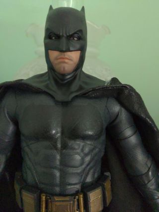 Hot Toys MMS455 Justice League 1/6 scale Batman Collectible Figure 2