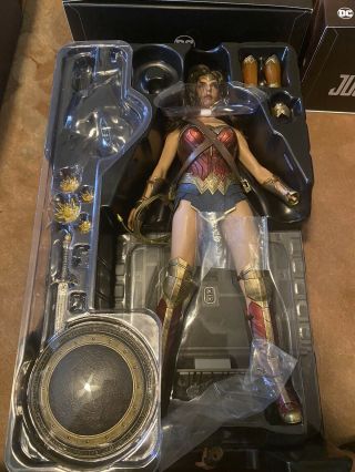 Hot Toys Wonder Woman Deluxe,  Justice League,  Sixth Scale,  Read