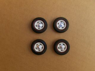 Amt / Smp Red Line Tire And Rally Wheels With Derby Center Caps