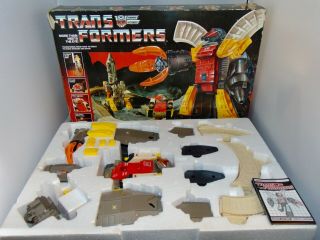 Vintage 1985 Hasbro G1 Transformers Omega Supreme Action Figure Complete Box