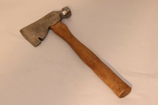 Rare Vintage Winchester Hatchet With Hammer Head And Nail Puller