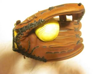 Fila Baseball/softball Glove Rare 0135 13.  5 " Ready For The Field.  Hoh A2000