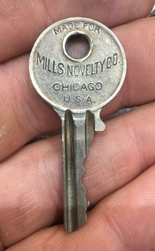 Antique Mills Novelty Slot Machine Yale Logo Vintage Key 13m913