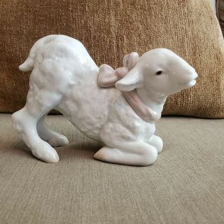 Rare - - 6 " - Vintage Lladro White Lamb With Pink Bow Figurine