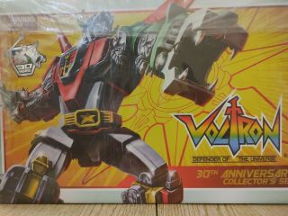 VOLTRON DEFENDER OF THE UNIVERSE 30TH ANNIVERSARY COLLECTOR ' S SET 3