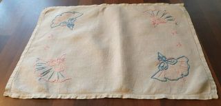 Vintage White Linen & Hand Embroidered Crinoline Ladies Tray Cloth/table Mat