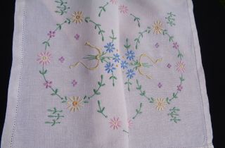 2 B ' FUL VTG 30 ' S/40 ' S HAND EMBROIDERED FLOWERS & BOW SM TABLE CENTRE/TRAY CLOTH 3