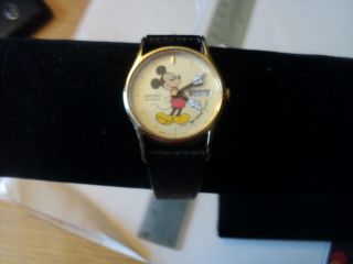 Rare Vintage Woman’s Seiko Mickey Mouse Disney Quartz Watch 3y03 - 0049 Batter