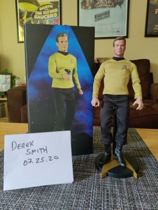 Qmx Star Trek: Tos Captain Kirk 1:6 Scale Articulated Figure Version 1 Quantum