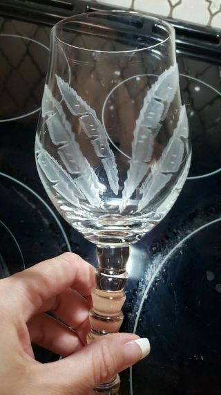 Rare 1 Tommy Bahama Wine Glass Etched Palm Tree Curved Stem 9.  5 "