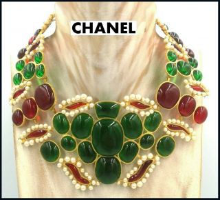 Spectacular Rare Vintage Signed Chanel Gripoix Glass Faux Pearl Bib Necklace