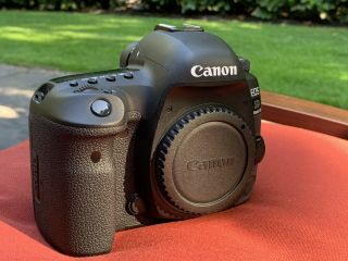 Canon Eos 5d Mark Iv Camera - Body Only,  Rarely