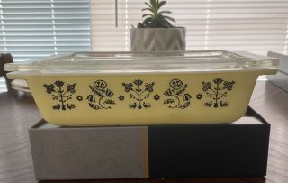 Rare 1957 Vintage Pyrex Promotional Yellow Embroidery 2 Qt.  Casserole 575