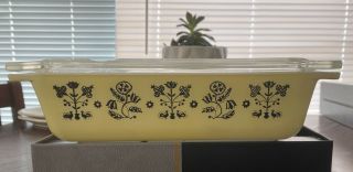 Rare 1957 Vintage Pyrex Promotional Yellow embroidery 2 Qt.  Casserole 575 2