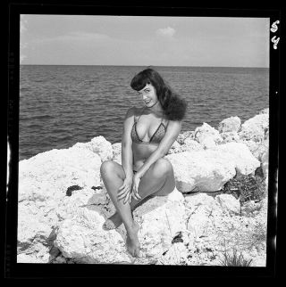 RARE Bettie Page 1954 Camera Negative Bunny Yeager Fun Beach Pin Up 2