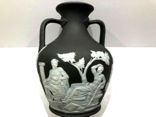 C.  1867 Wedgwood Rare Solid Charcoal Black Jasperware Portland Vase Rope Handle