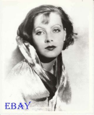 A Young Greta Garbo Stares At Us Rare Photo