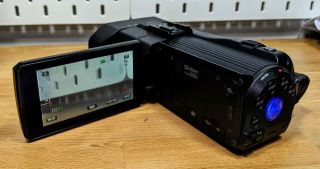 Rare JVC GY - HMZ1U ProHD 3D Twin HD Lens SDHC Camcorder w/ batteries & bag 3