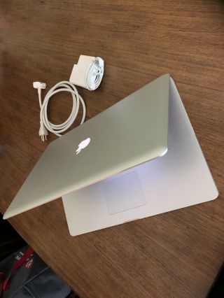 RARE Apple Macbook Pro 17 