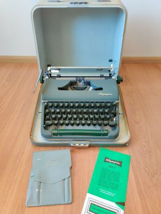 Vintage Rare 1960 Olympia Sm4 Signature S Cursive Script Typewriter Green W Case