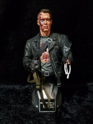 Sideshow Terminator 2 T - 800 Battle Mini Bust Statue Exclusive 620/1000