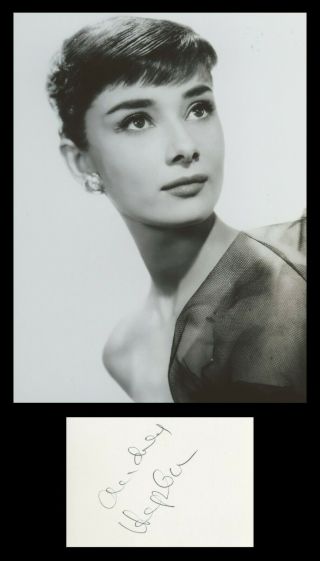 Audrey Hepburn (1929 - 1993) - Rare Authentic Signed Card,  Photo - 70s -