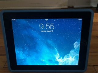 Apple iPad 2 16GB,  Wi - Fi 9.  7in,  Black.  Bundle,  2 cables,  case,  rarely 3