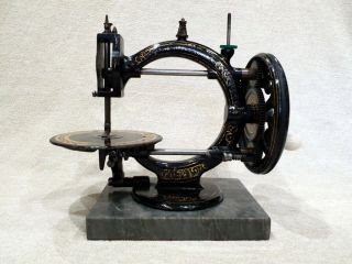 1870 ' s ANTIQUE LITTLE WANZER RARE CAST IRON HAND CRANK SEWING MACHINE 2