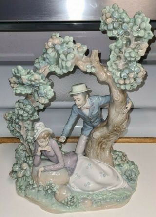 Lladro Spain Very Rare Large Courting At The Tree Victorian Couple Lady & Dandy