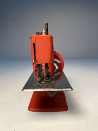 Vintage Singer SEWHANDY 20 Child ' s Toy / Mini Sewing Machine RARE Orange 2