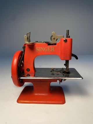 Vintage Singer SEWHANDY 20 Child ' s Toy / Mini Sewing Machine RARE Orange 3