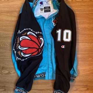AUTHENTIC & RARE ‘96 GAME WORN VANCOUVER GRIZZLIES 10 50TH ANNIVERSARY JACKET 3